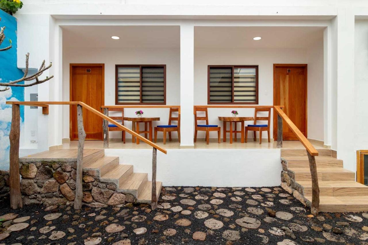 Plaza Luna Suites Puerto Ayora  Exterior photo