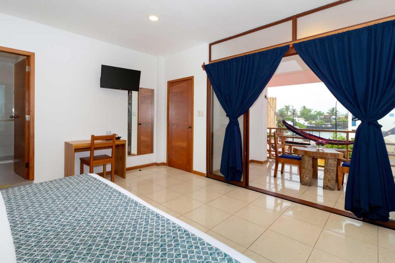 Plaza Luna Suites Puerto Ayora  Exterior photo