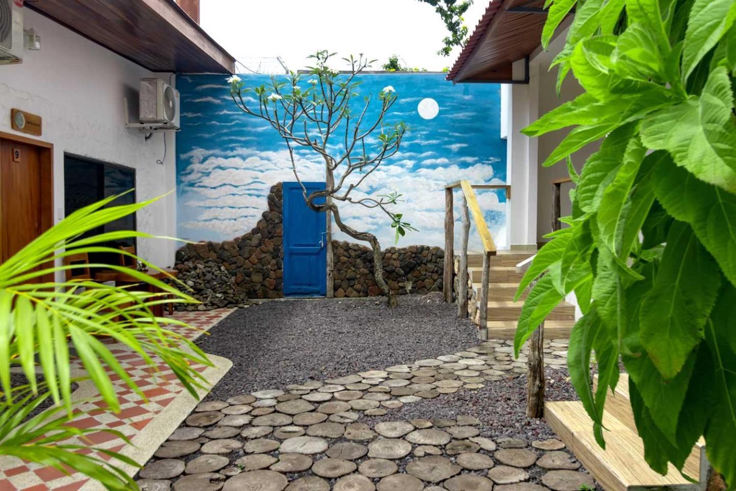 Plaza Luna Suites Puerto Ayora  Exterior photo