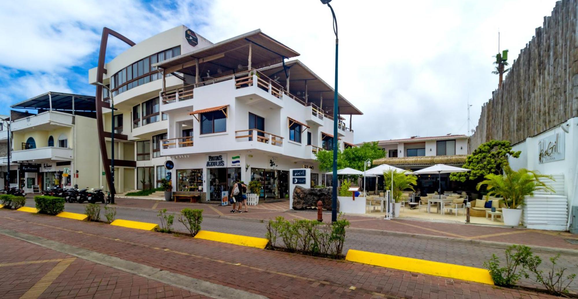 Plaza Luna Suites Puerto Ayora  Exterior photo